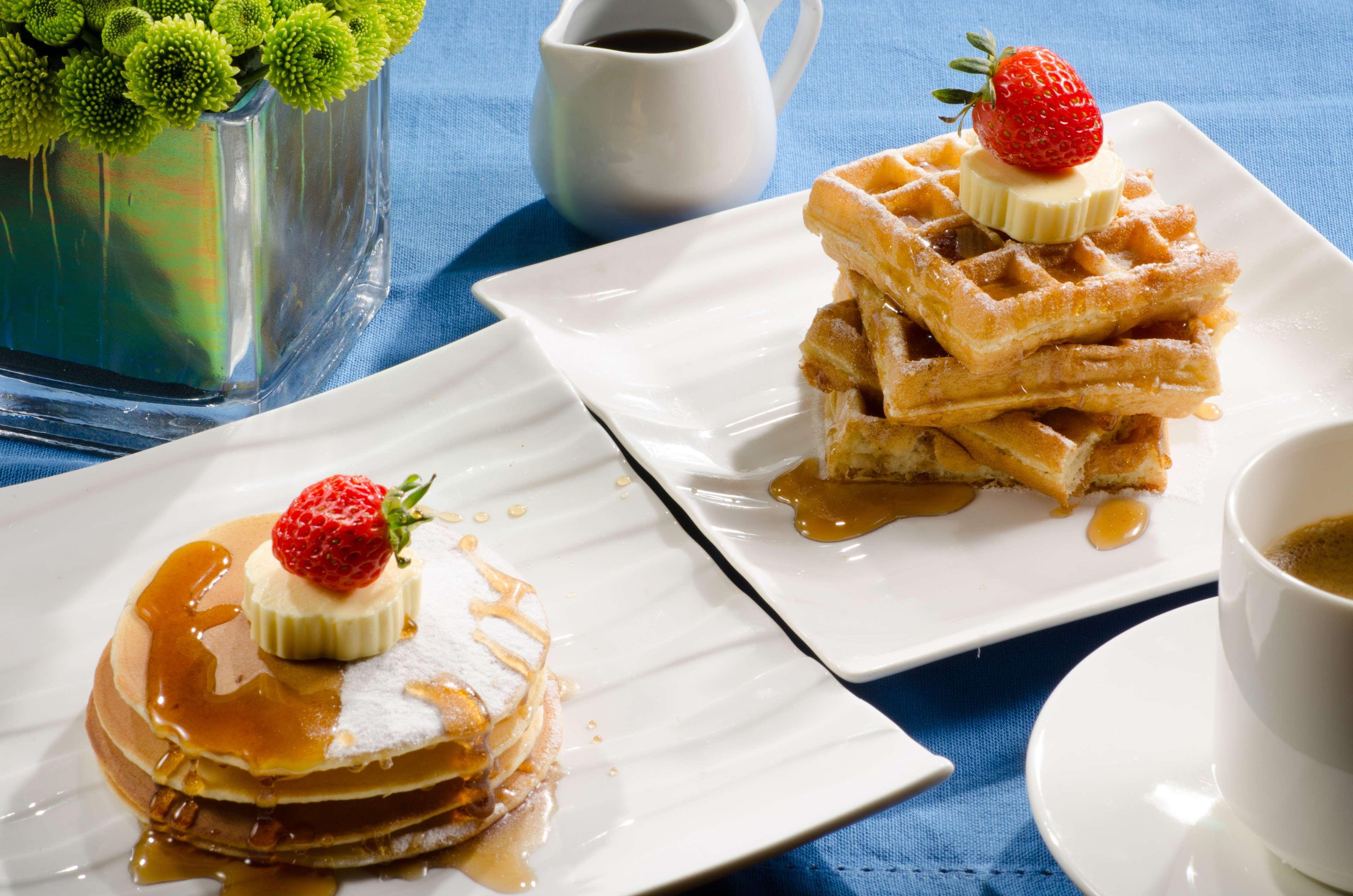 מלון קוטה קינבלו Hyatt Regency Kinabalu מראה חיצוני תמונה A stack of waffles