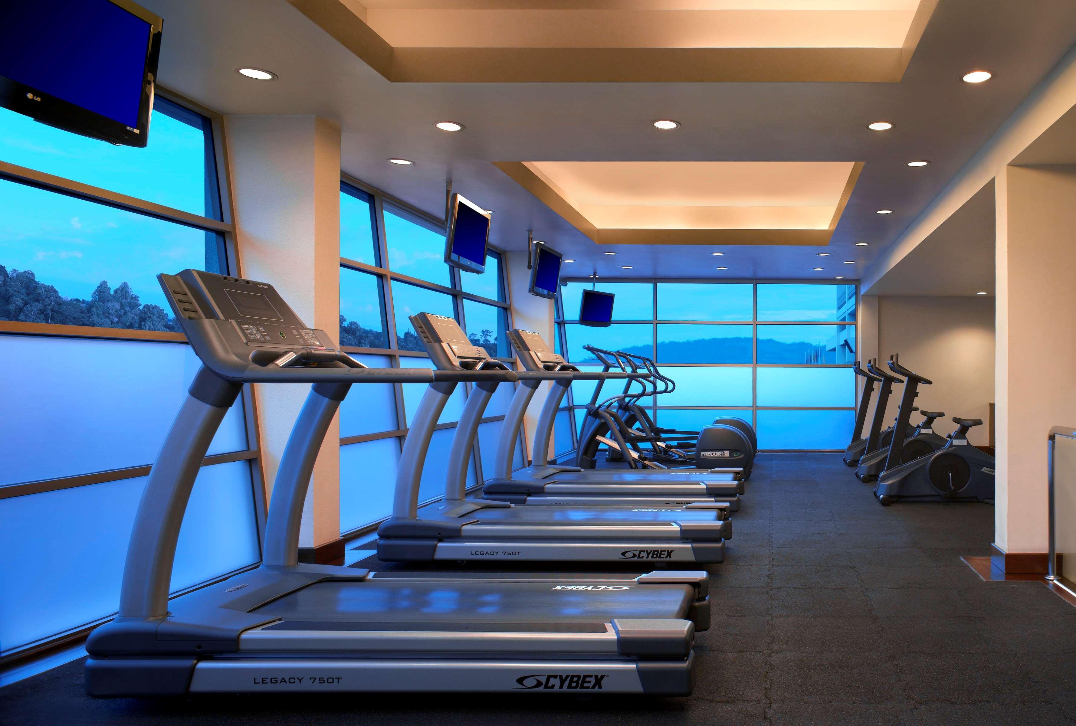 מלון קוטה קינבלו Hyatt Regency Kinabalu מראה חיצוני תמונה The gym at the Westin