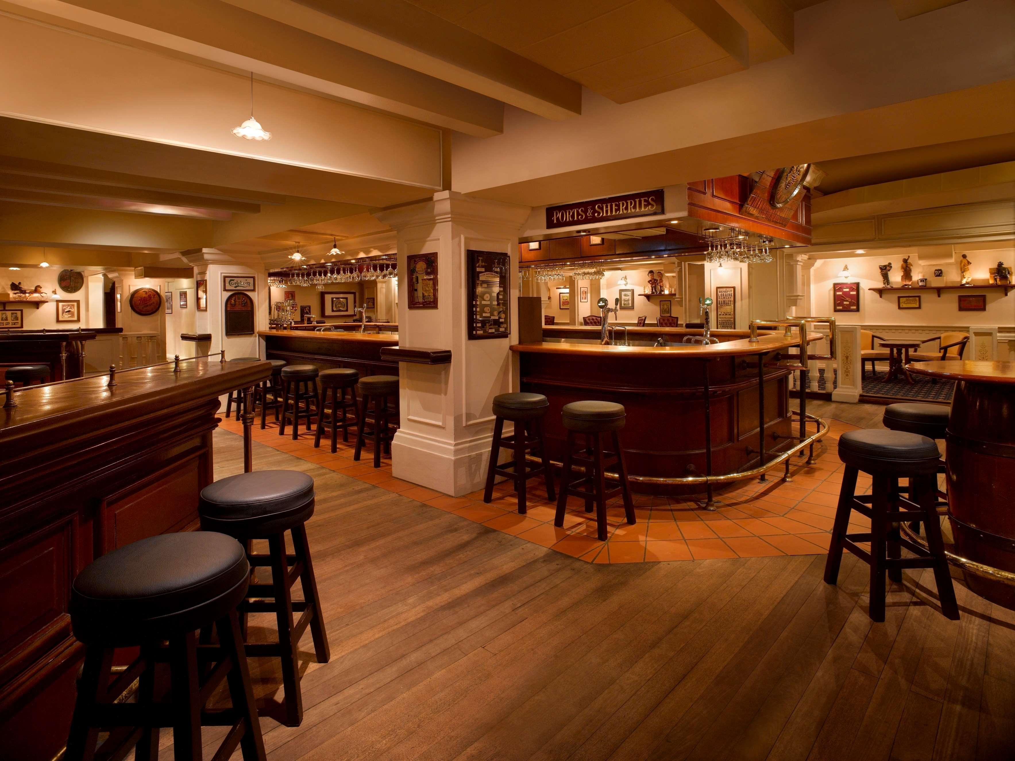 מלון קוטה קינבלו Hyatt Regency Kinabalu מראה חיצוני תמונה The interior of the bar